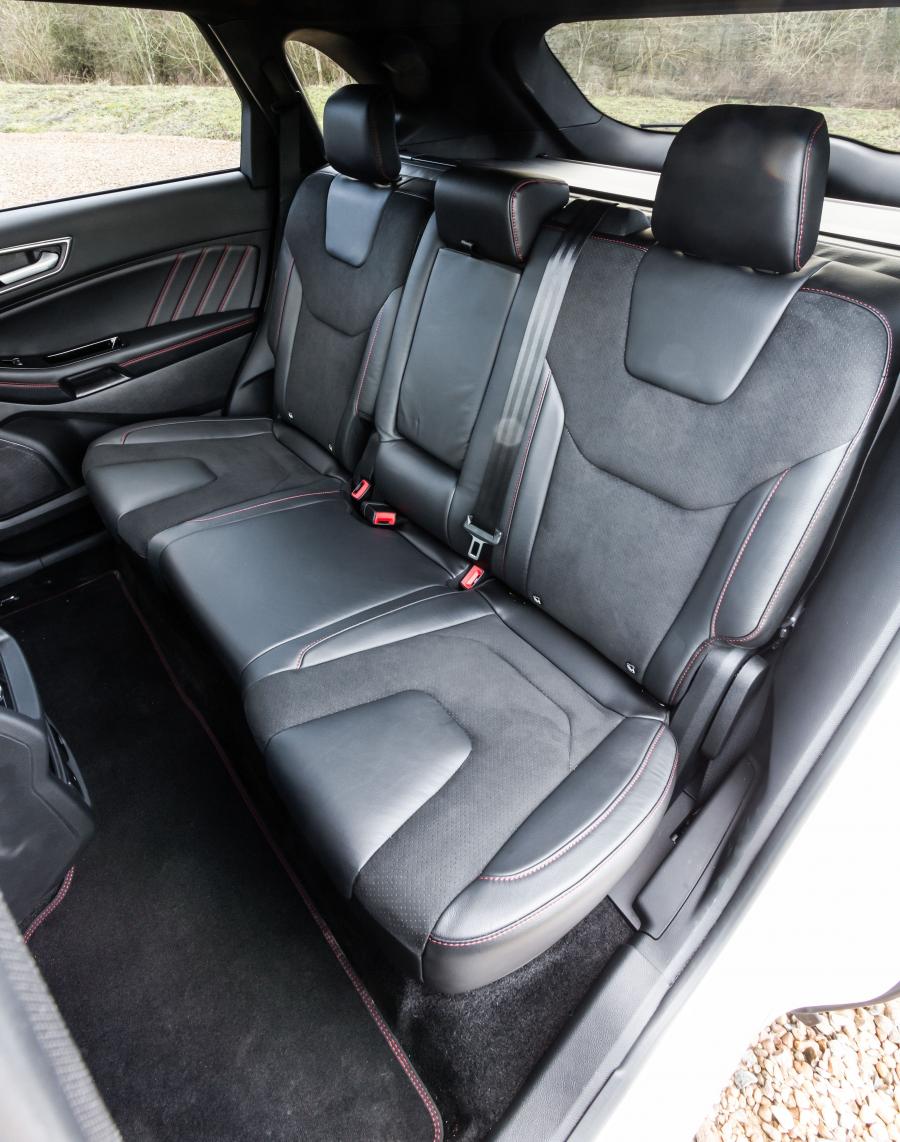 Интерьер Ford Edge ST-Line 2018 года  (WW) (фото 17 из 43)